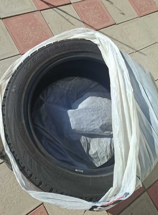Зимние шины 275/45R20 комплект