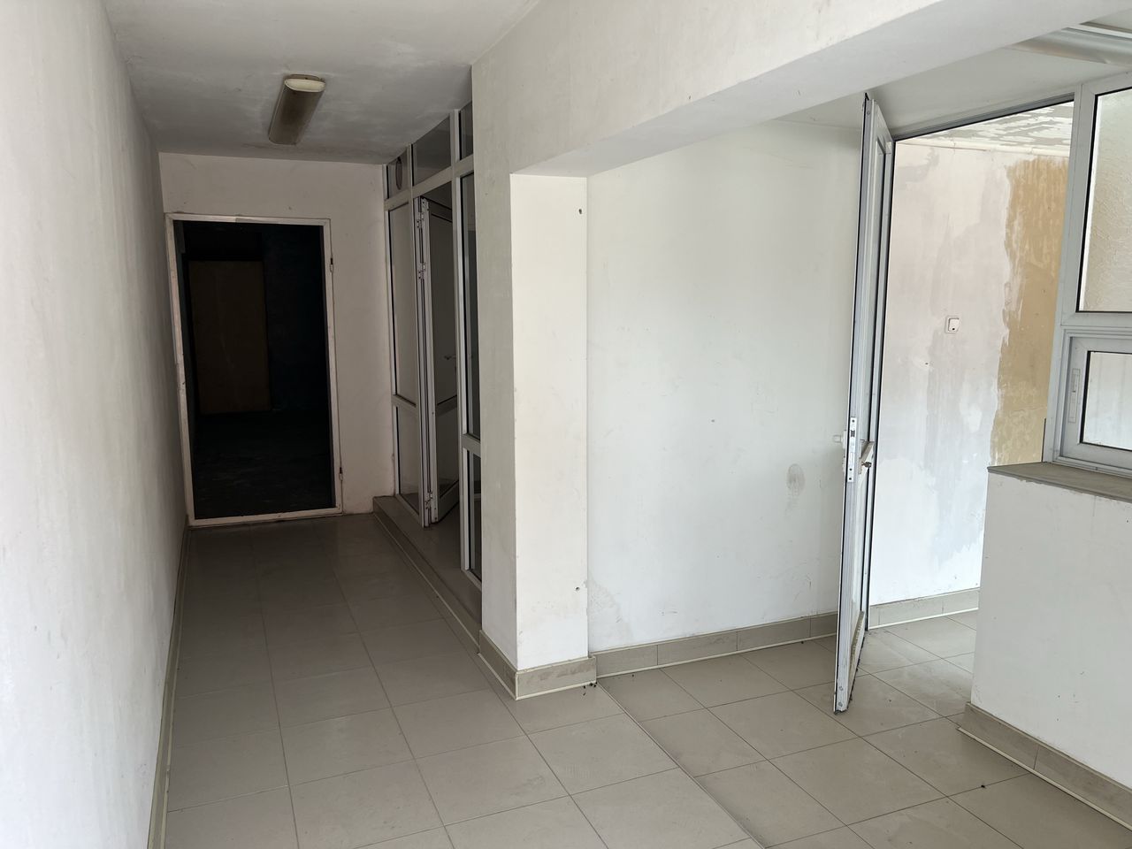 Дава се под наем Склад в Димитровград - 520 кв.м за 408 € - Снимка #6