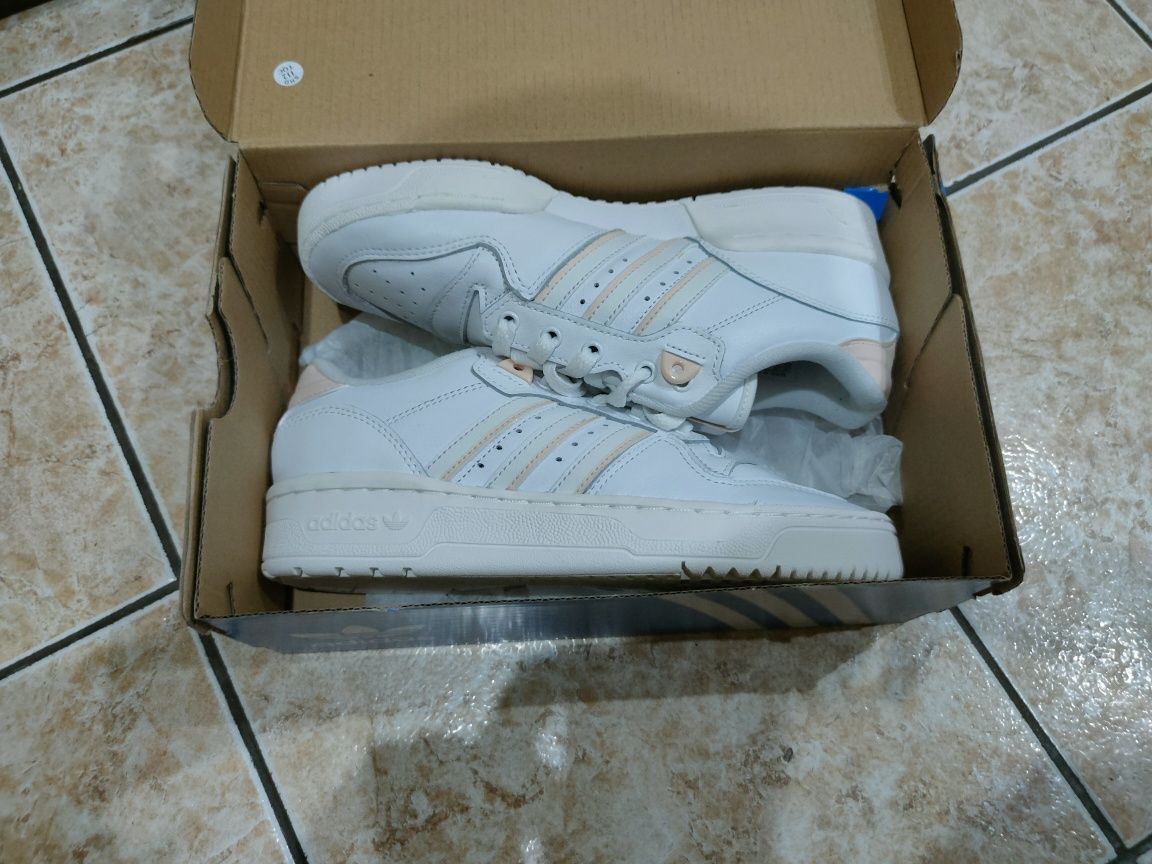 Adidas rivalry low