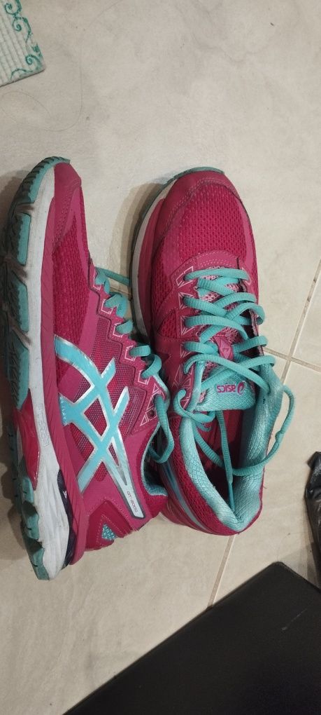 Маратонки ASICS  36 номер