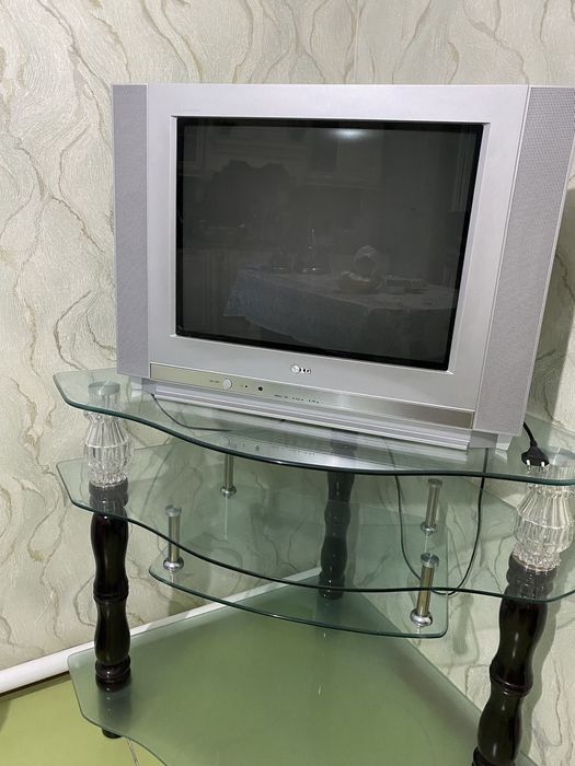 Телевизор с подставкой
