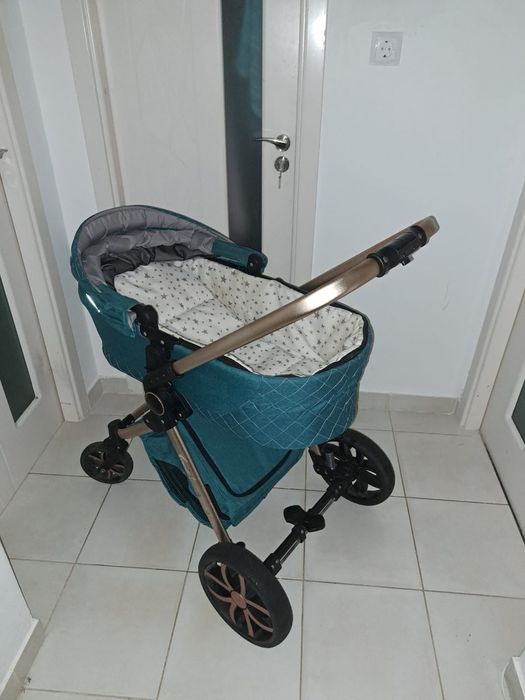 Vând cărucior 3 în 1