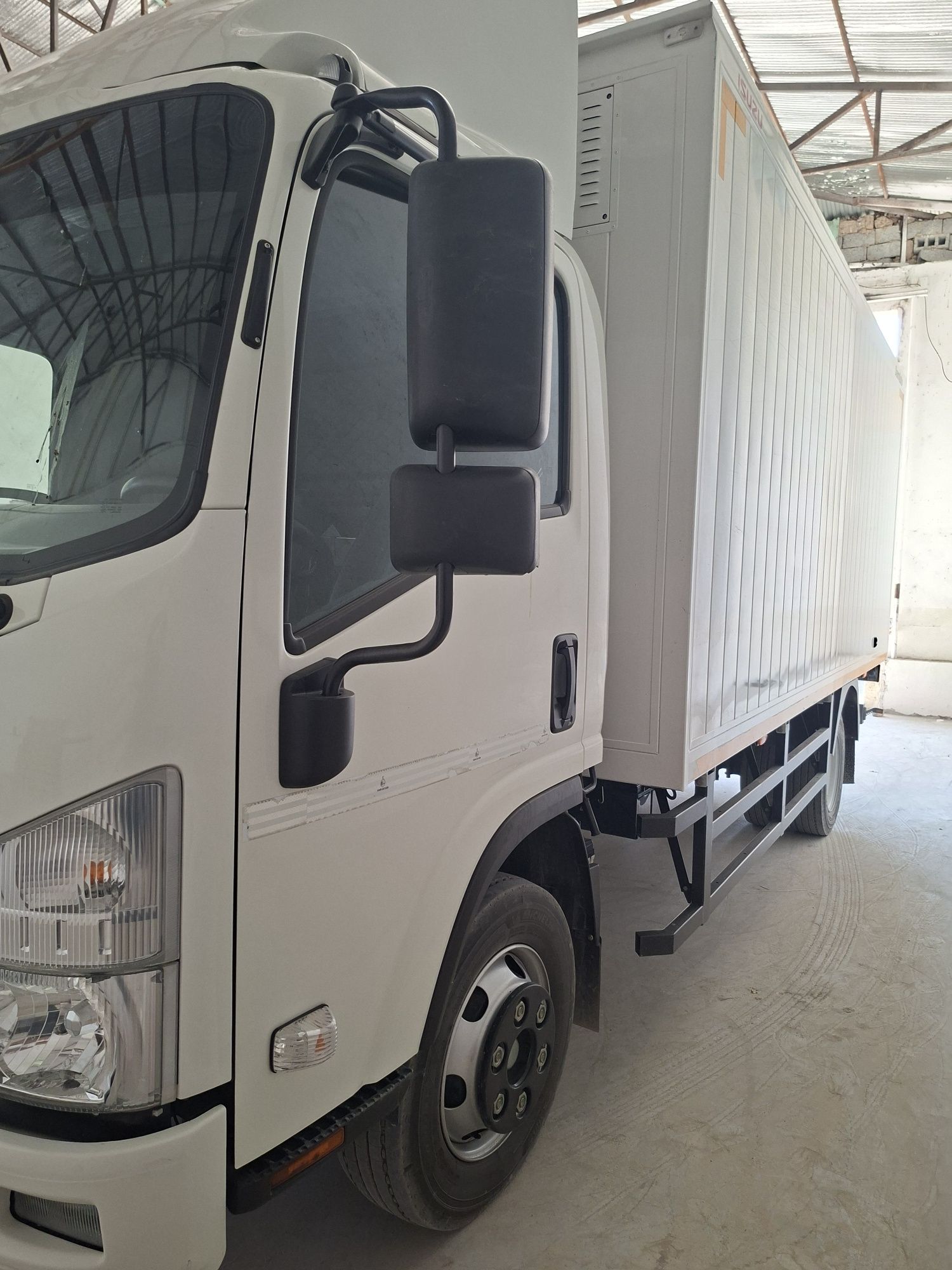Isuzi NPR75 Salarkada
