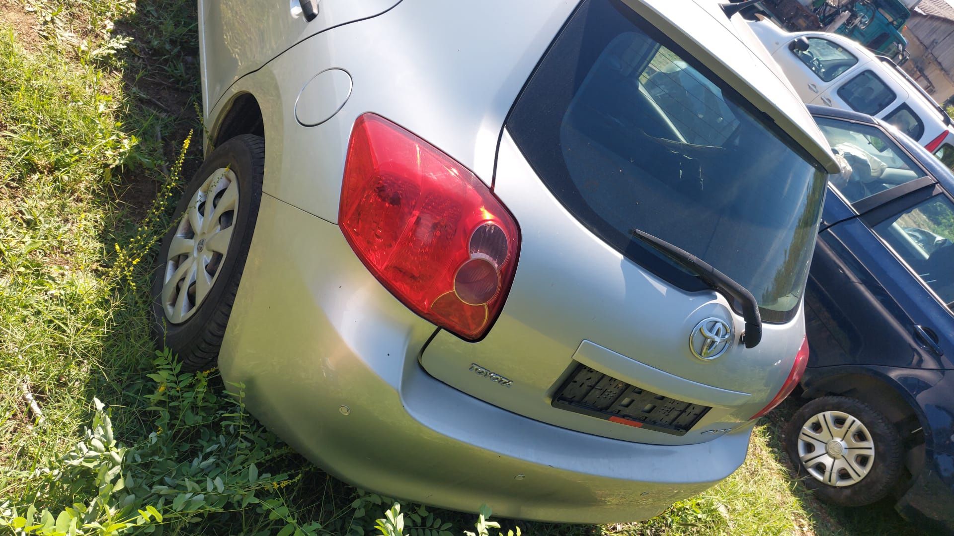 Dezmembrez Toyota Auris 1.4i cod motor 4zz-fe