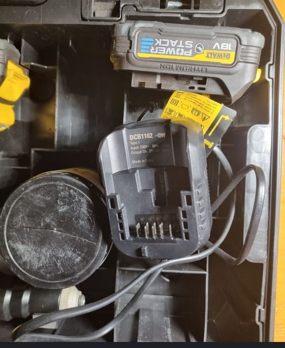 Pistol pop nituri dewalt dcf414 aproape nou. Set power stack