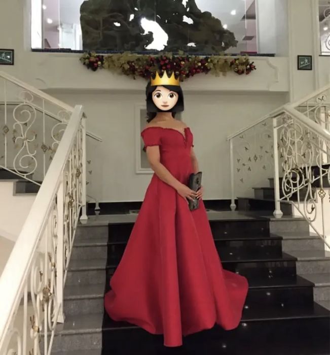 Вечернее пышное платье красного цвета