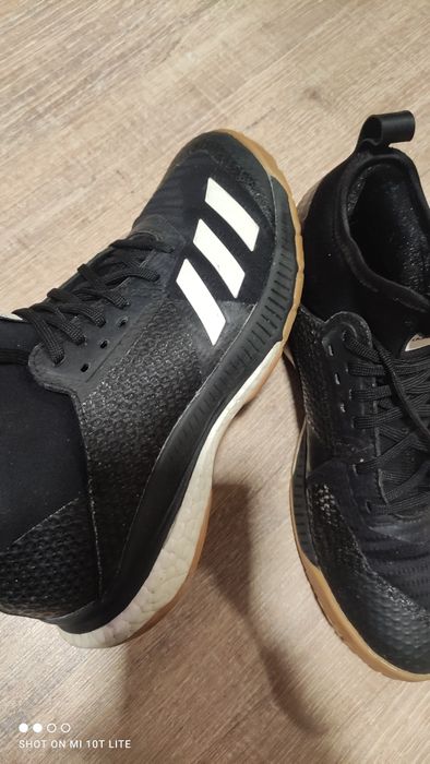 маратонки на Adidas