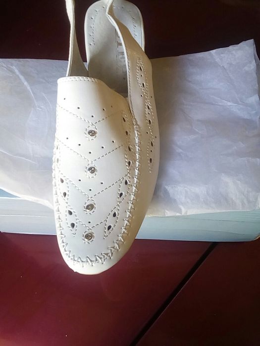 Летни дамски обувки нови 38 номер.