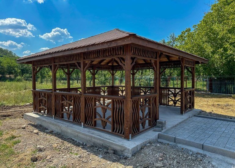 Executăm foisor din lemn terase