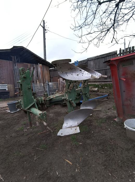 Plug reversibil cu 2 brazde.