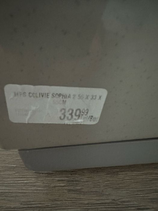 Vand 2 custi pentru papagali