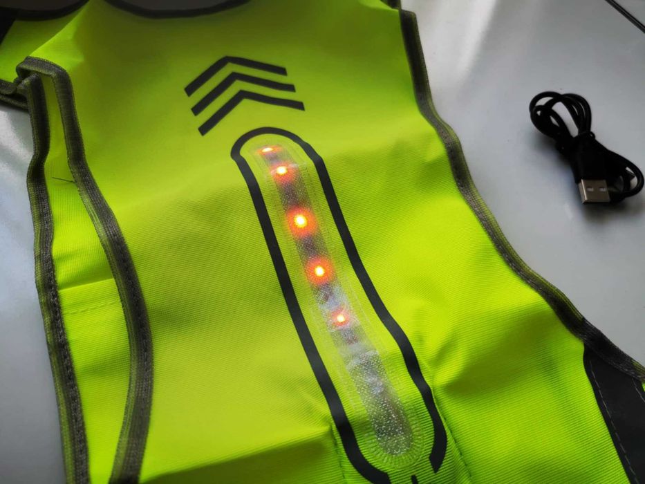Vesta reflectorizanta cu lumina LED reincarcabila bicicleta / alergat