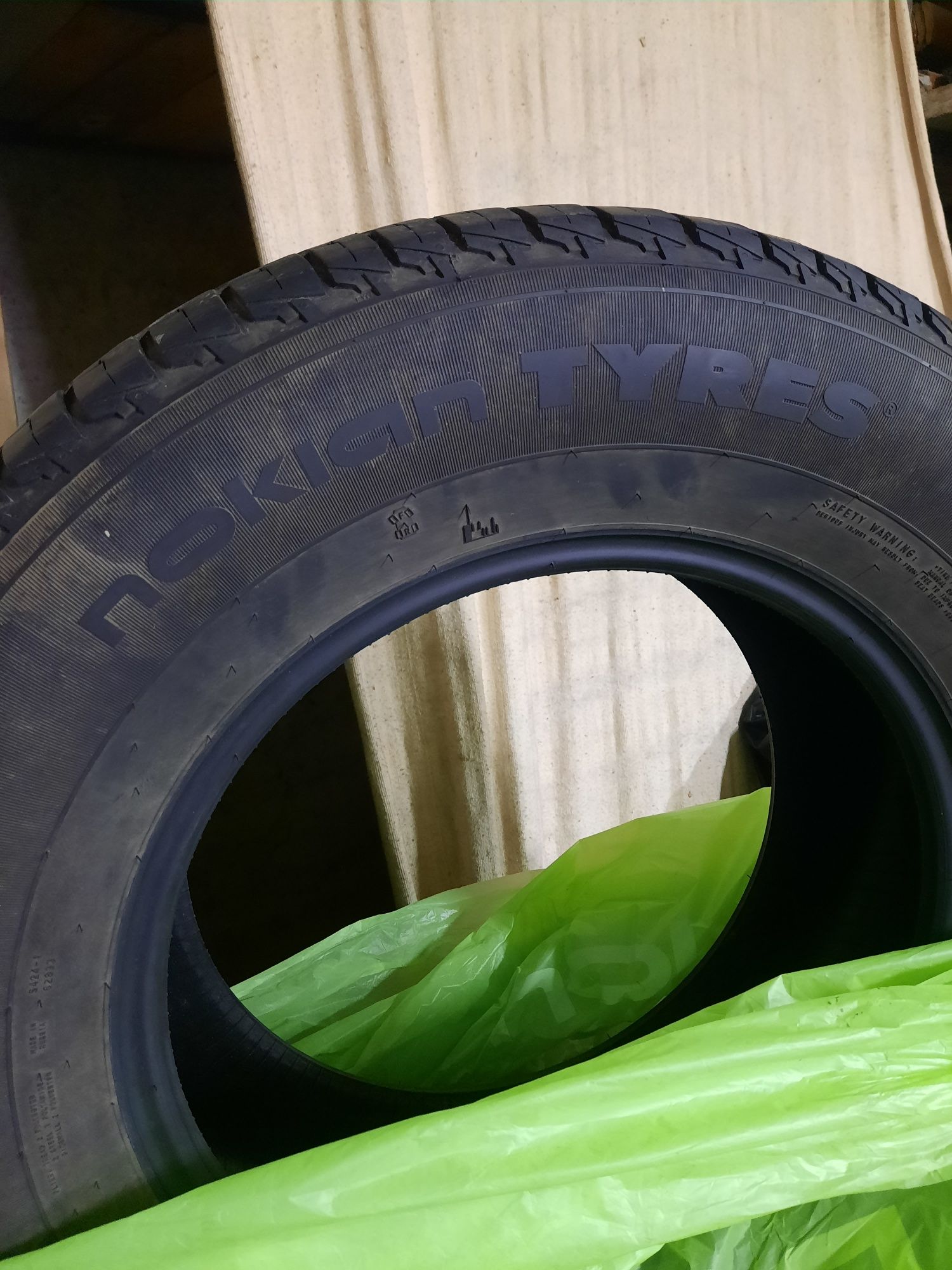 Резина NOKIAN R17  на джип