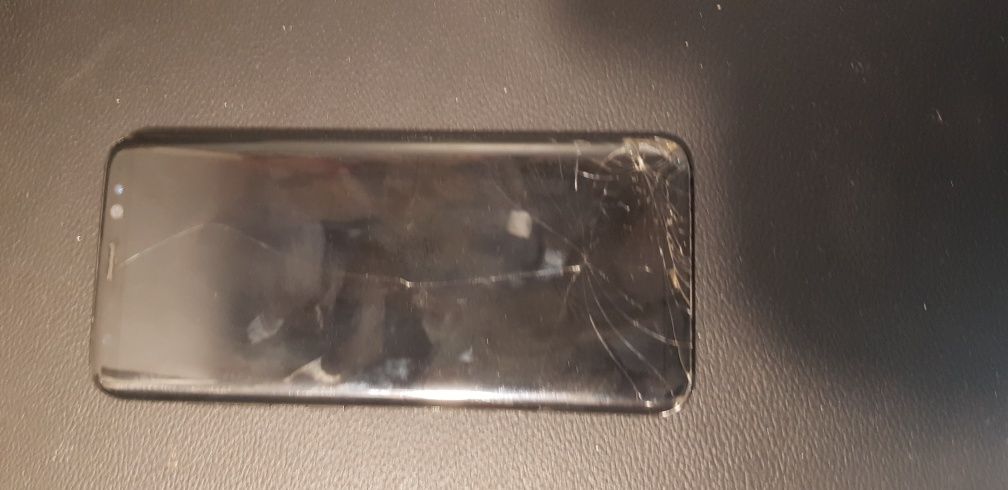Gsm със пукнато стъкло
