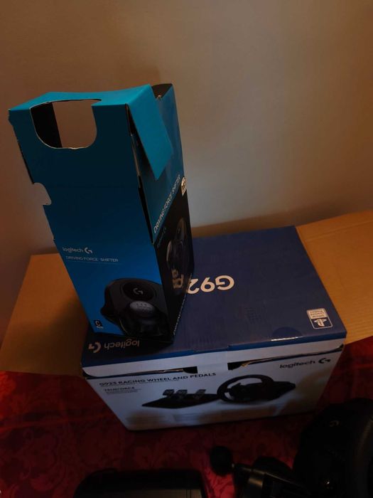 Волан с педали и скорости -  Logitech - G923 + Shifter , PC, черен