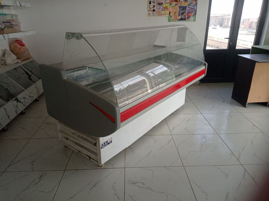 Срочно продаётся холодильник AZN