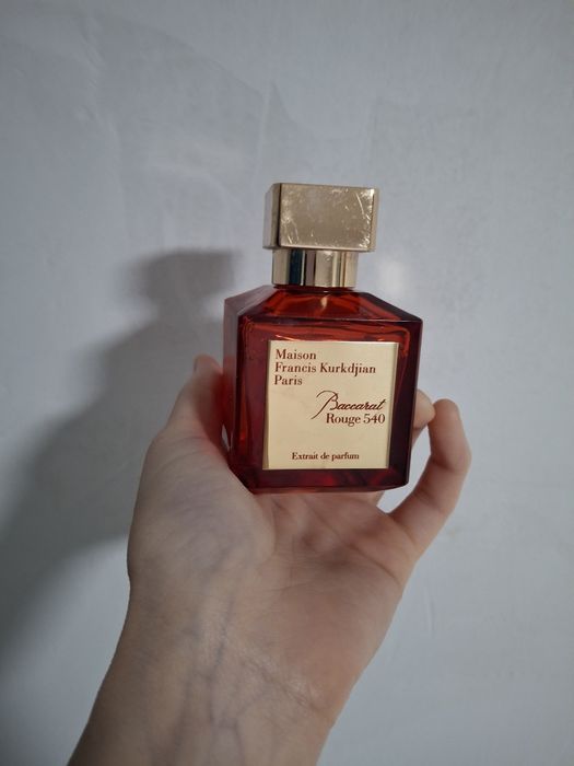 Бакарат духи почти новые