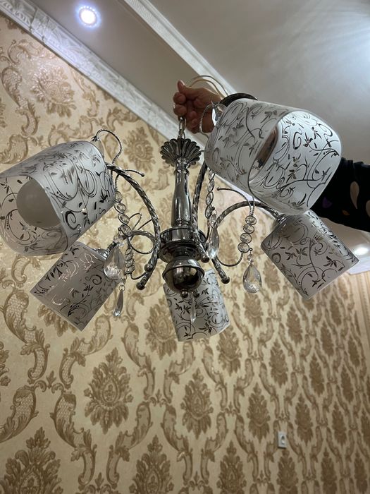 Lyustra sotiladi holati ideal