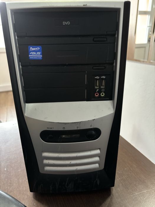 Vând unitate PC + tastatură ASUS