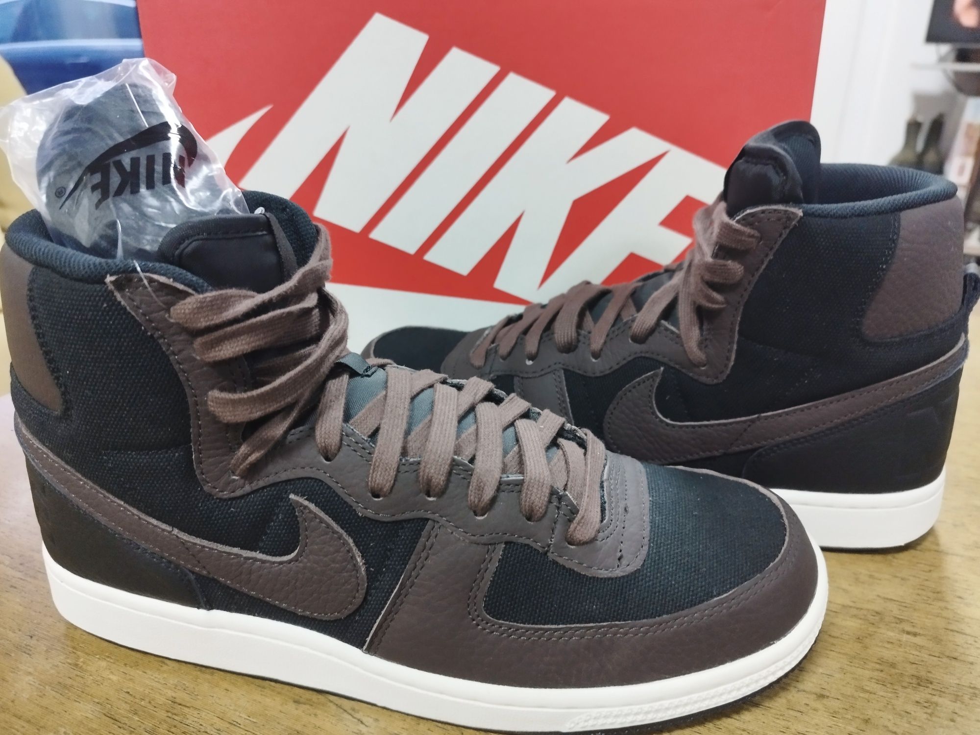 Nike ACG Lowcate limestone 44 100% original
Изкл