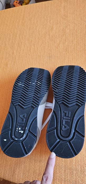 Продавам оригинални маратонки Fila