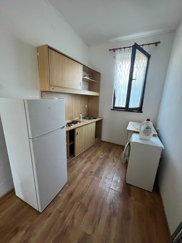 Дава се под наем Двустаен апартамент в Бургас, Център - 60 кв.м за 300 € - Снимка #2
