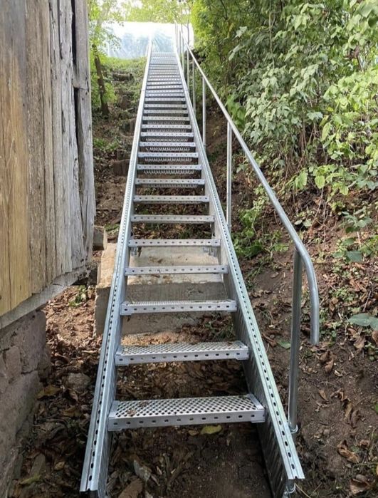 Confectionam scarii metalice zincate exterioare și pentru incendii , p