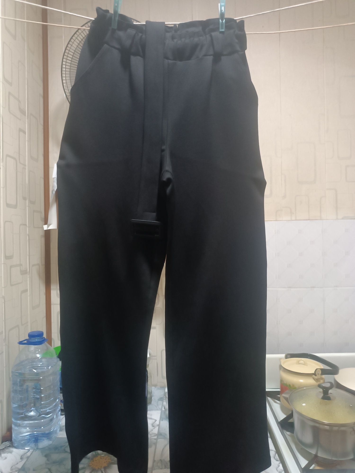 Продаются школьные брюки на девочку