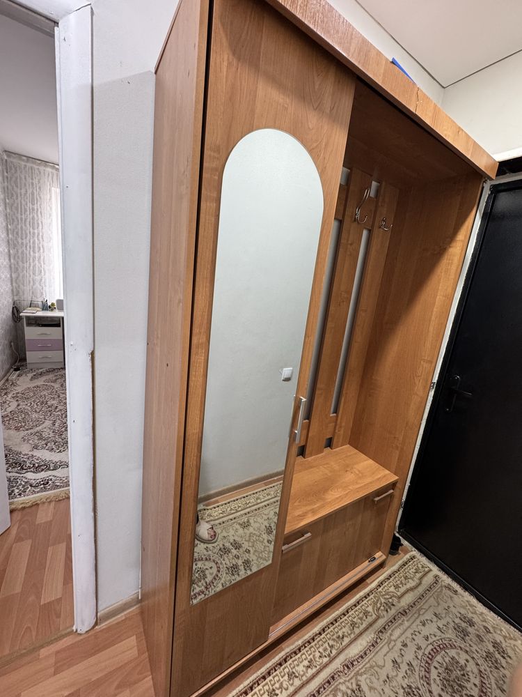 Продаю прихожую мебель