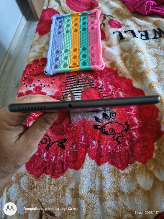 Vând tableta Lenovo