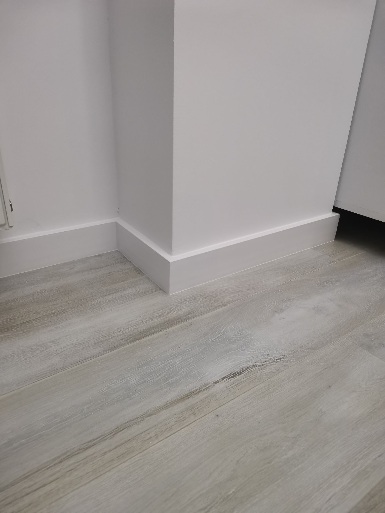 Montaj riflaj, profil chenare, cornisa, plinta parchet duropolimer/ 45