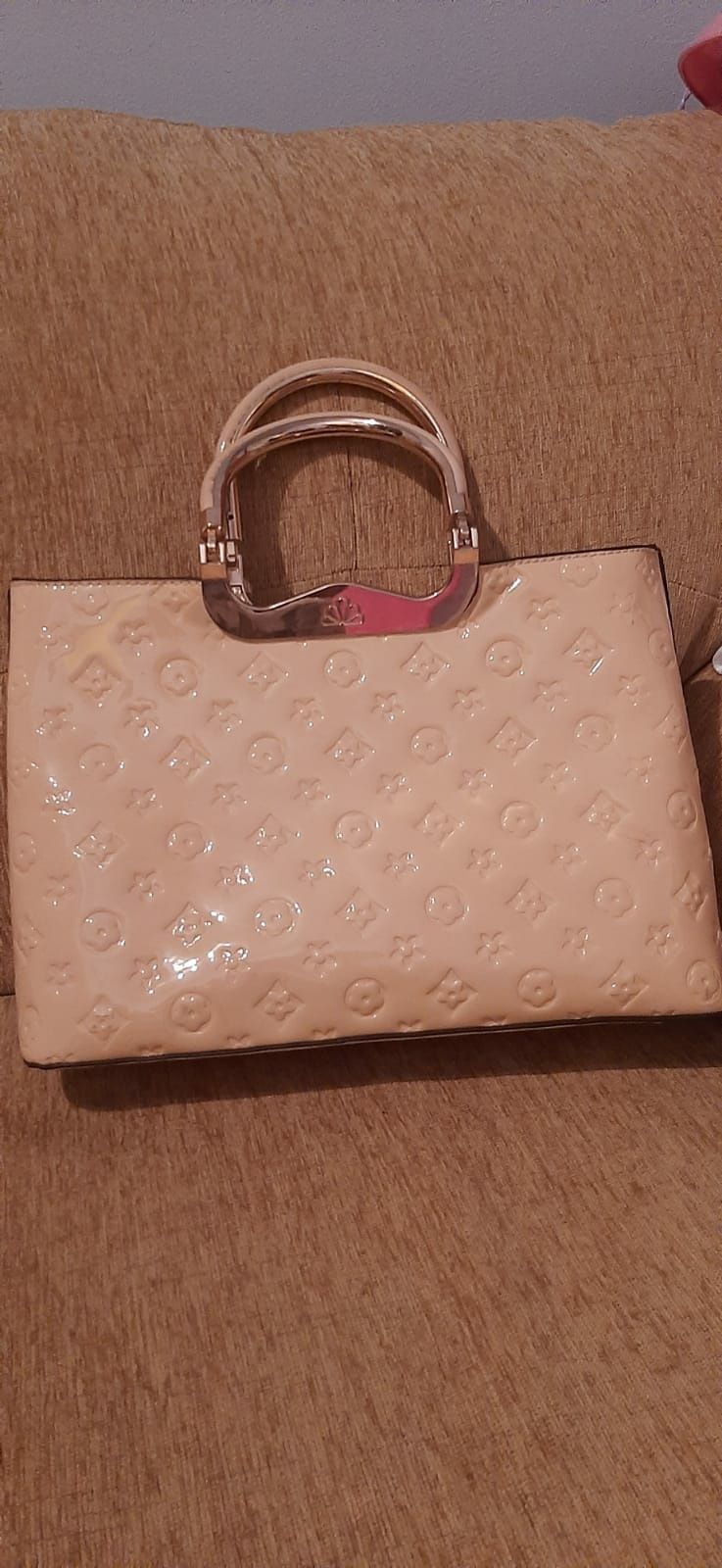 Vand poșeta Louis Vuitton