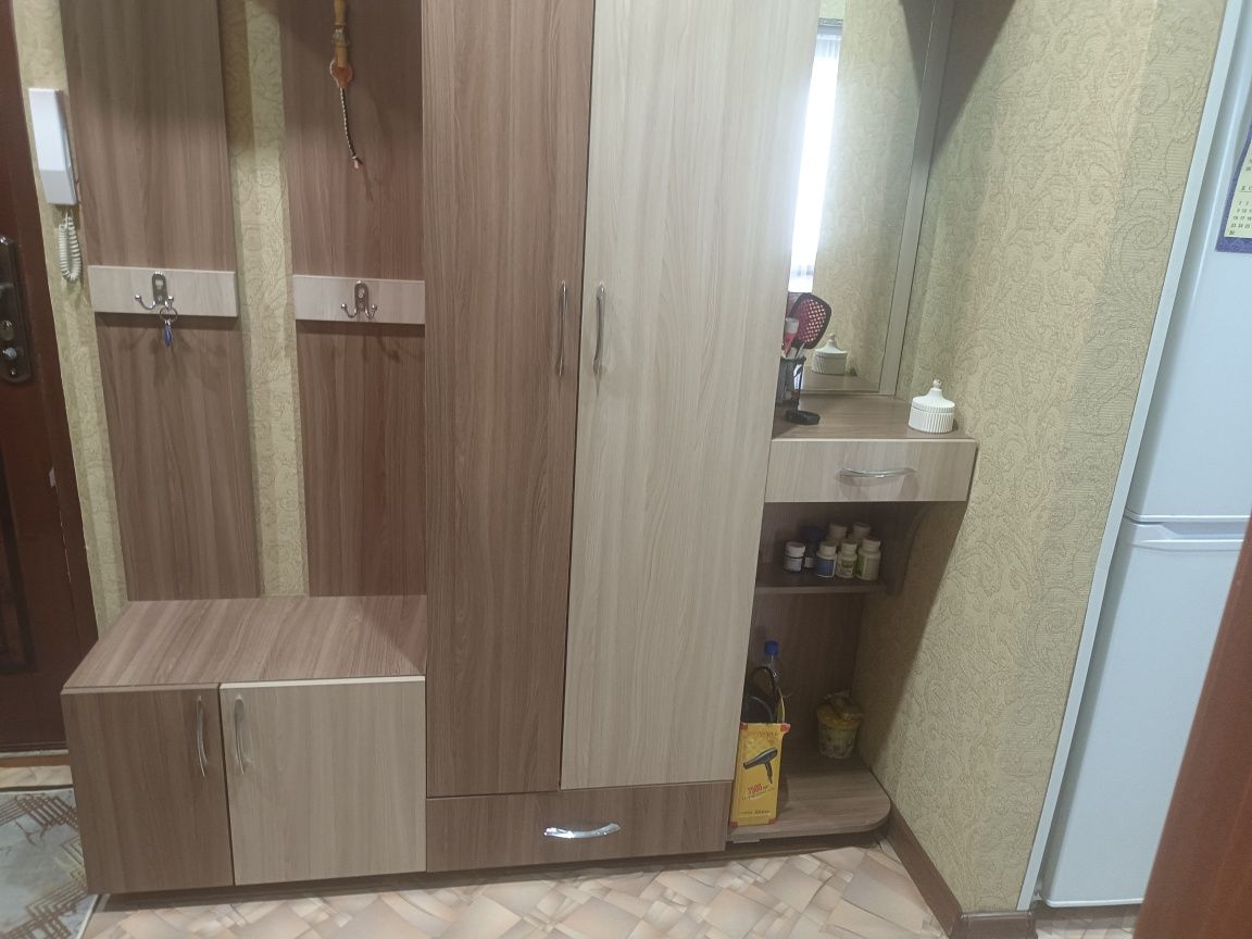 Продам шкаф в прихожую