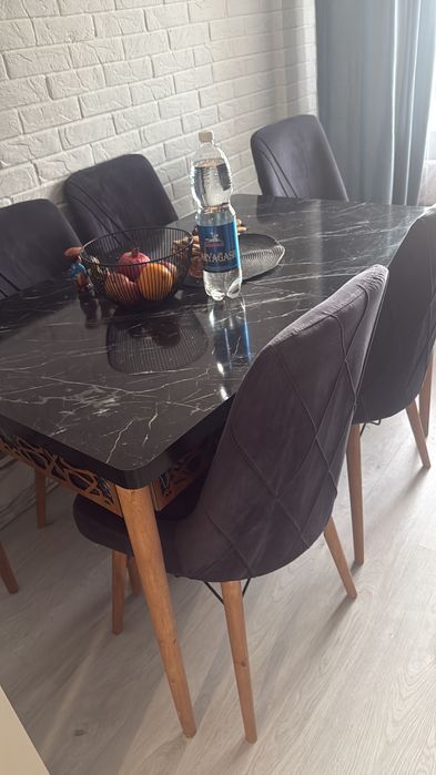 Стол со стульями