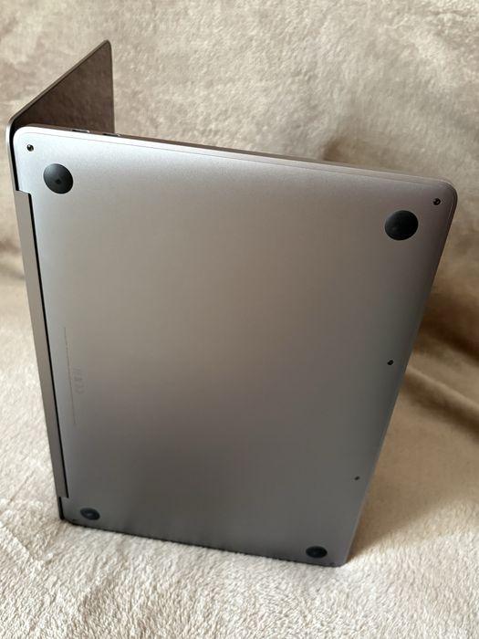Macbook Pro 13”, 206 cicluri, stare excelentă