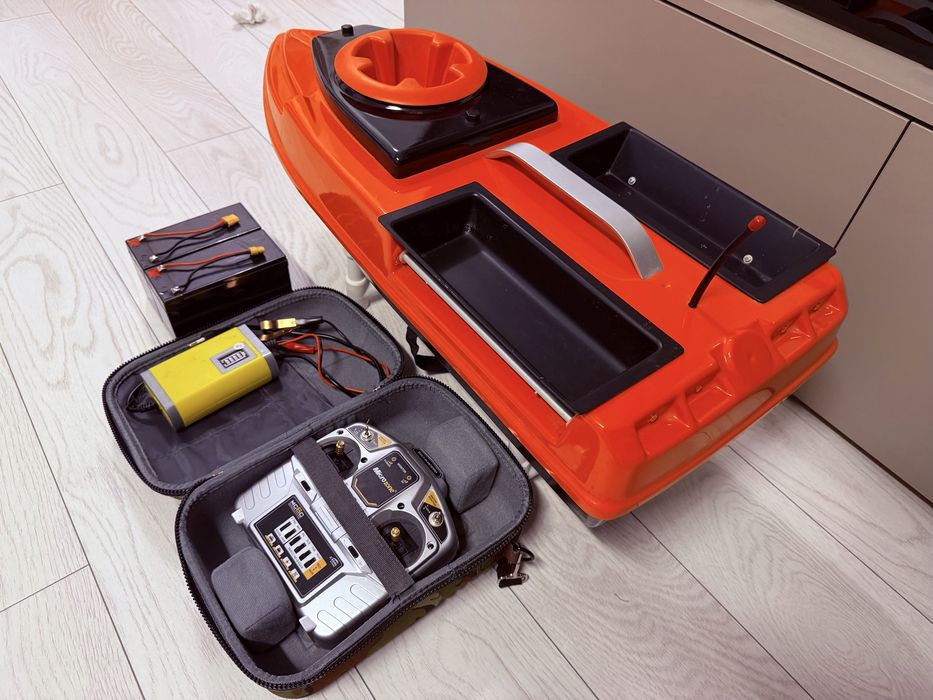 Navomodel Barcuta Vaporas de plantat / nadit / pescuit cu spreader. S