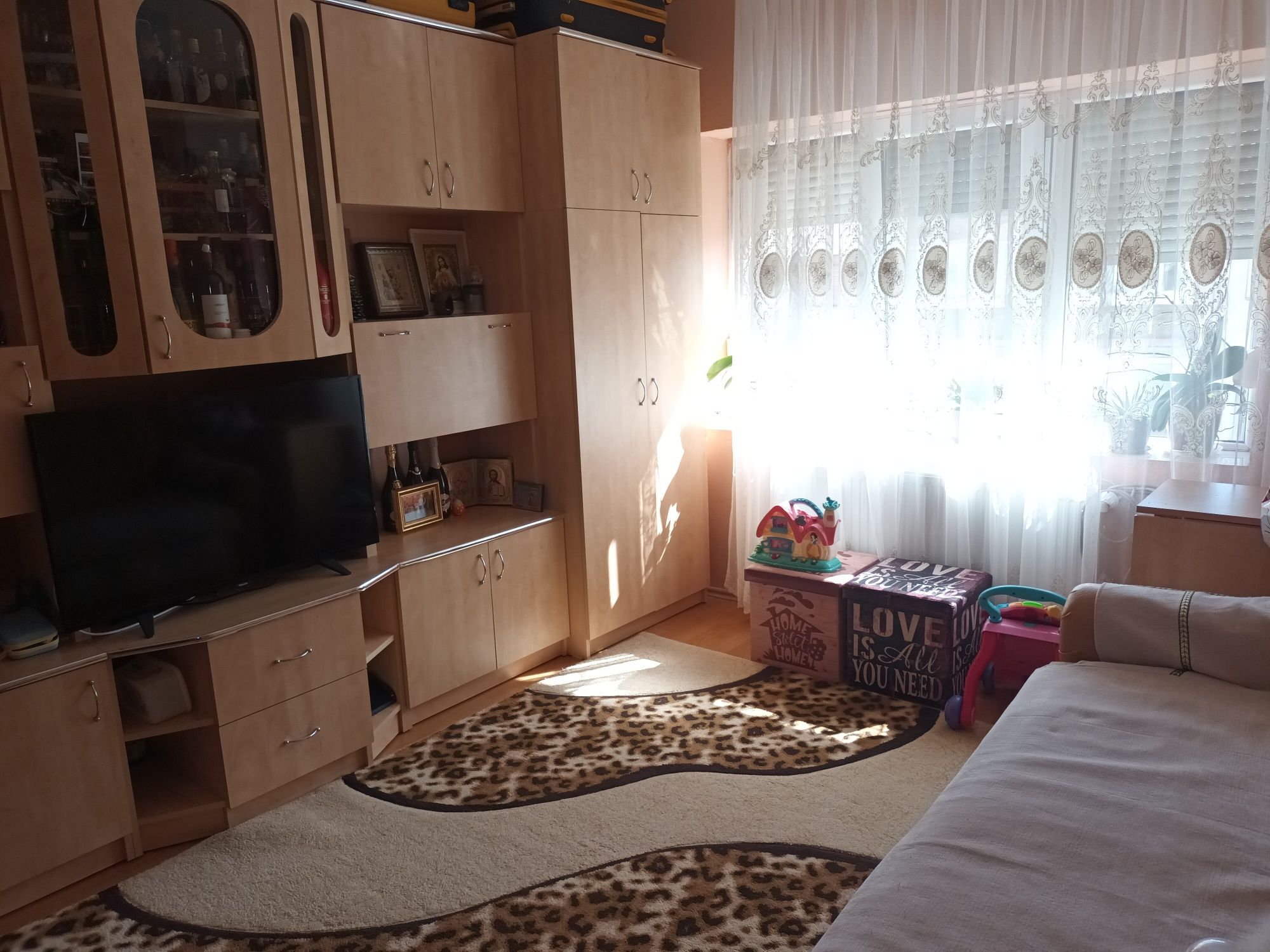 Apartament pe Aleea Călinului 3 camere x mare etaj 4 cu acoperiș