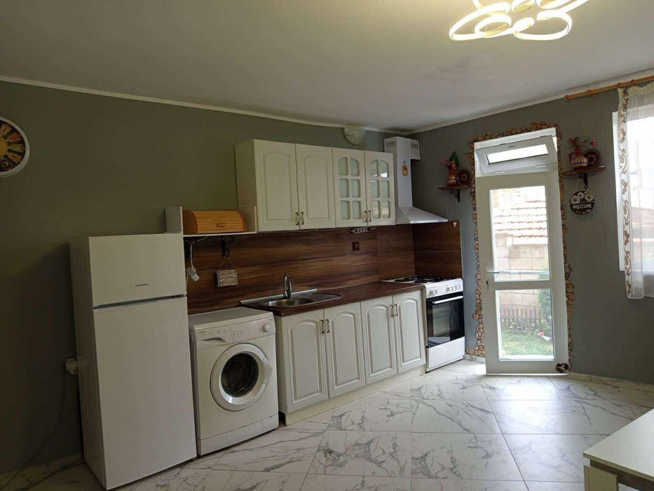 Дава се под наем Етаж от къща в Варна, Аспарухово - 60 кв.м за 306 € - Снимка #2