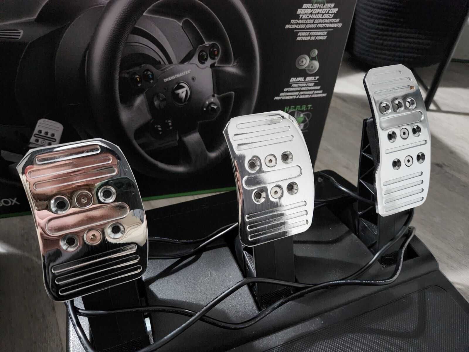 Волан Thrustmaster - TX Racing Leather Ed нов, само тестван с педали