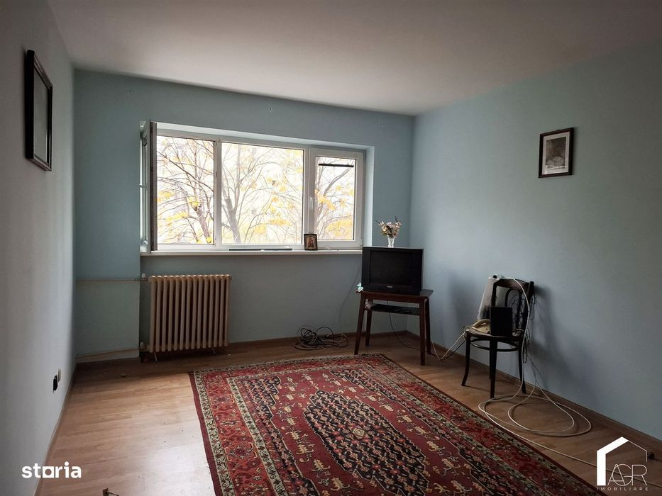 Apartament cu 3 camere, decomandat, zona P-ta Mihai Viteazu