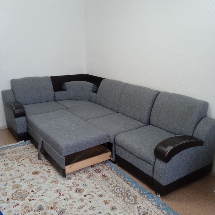 Диван угловой в хорошем состоянии. Чистый.