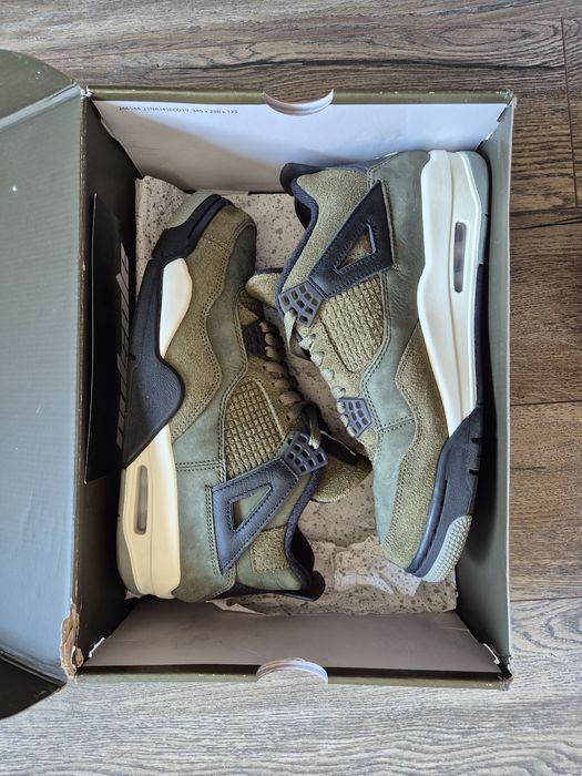 Air Jordan 4 Retro Craft "Medium Olive"