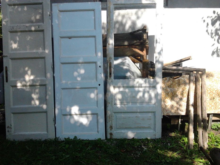 Usi de interior din lemn masiv fara tocuri