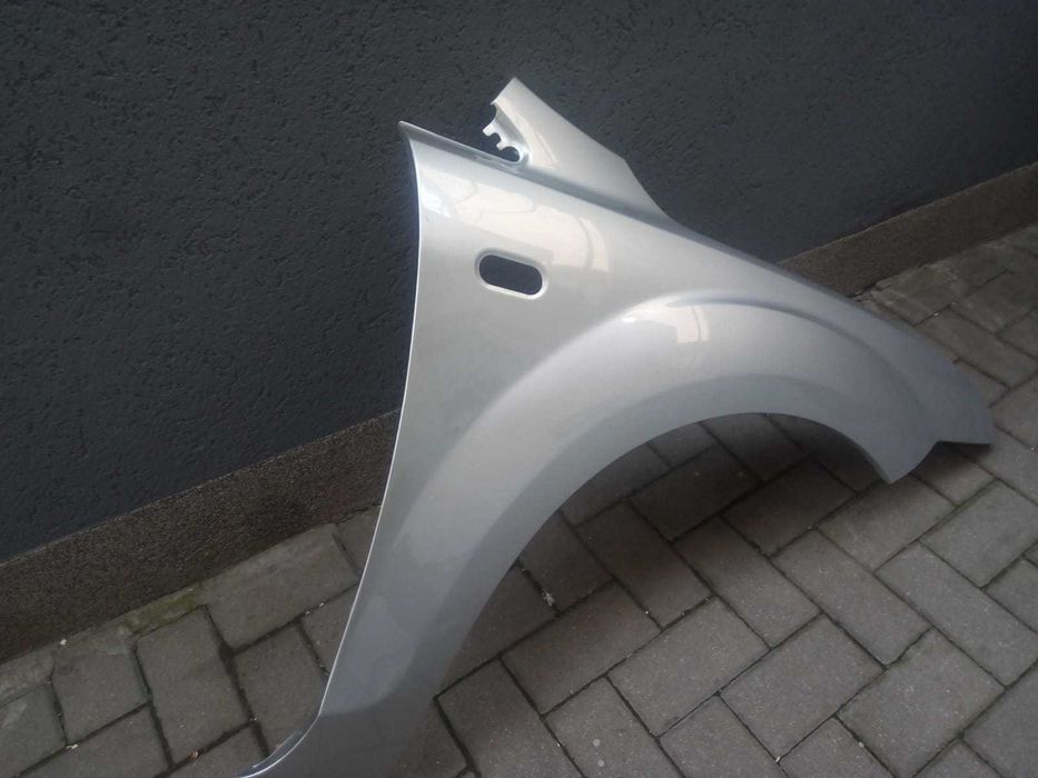 Aripa Fata Dreapta Ford Focus 2/II 2004-2008 Vopsita Gri Deschis