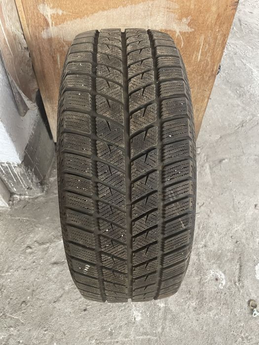 Продам комплект зимних шин