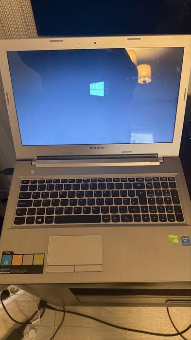 Vand laptop Lenovo 15.6”