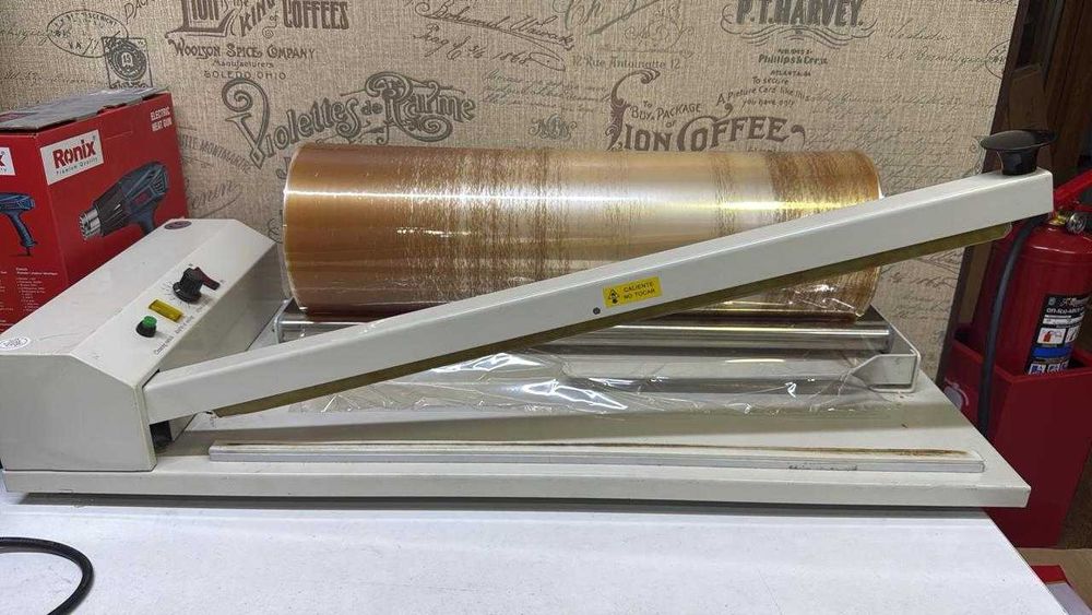 Станок для оборачивания пленкой.