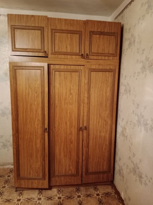 Продается трёхдверный шкаф с андресолями