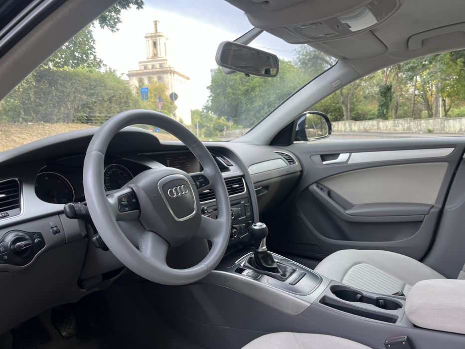 •Audi A4 B8 2009 2.0TDI Berlina•