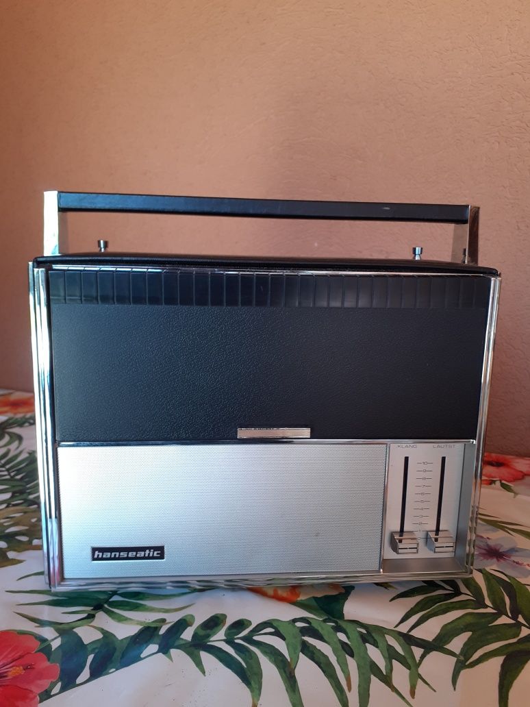 Radio hanseatic Solid State 8 band Weltempfanger/Sanyo